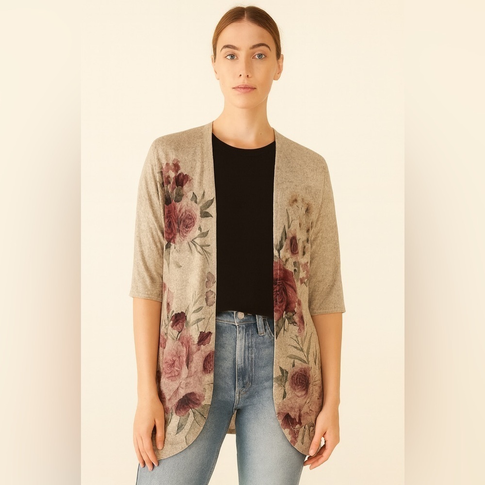 Like new Live in the Moment women's floral long open cardigan 1/2 sleeves